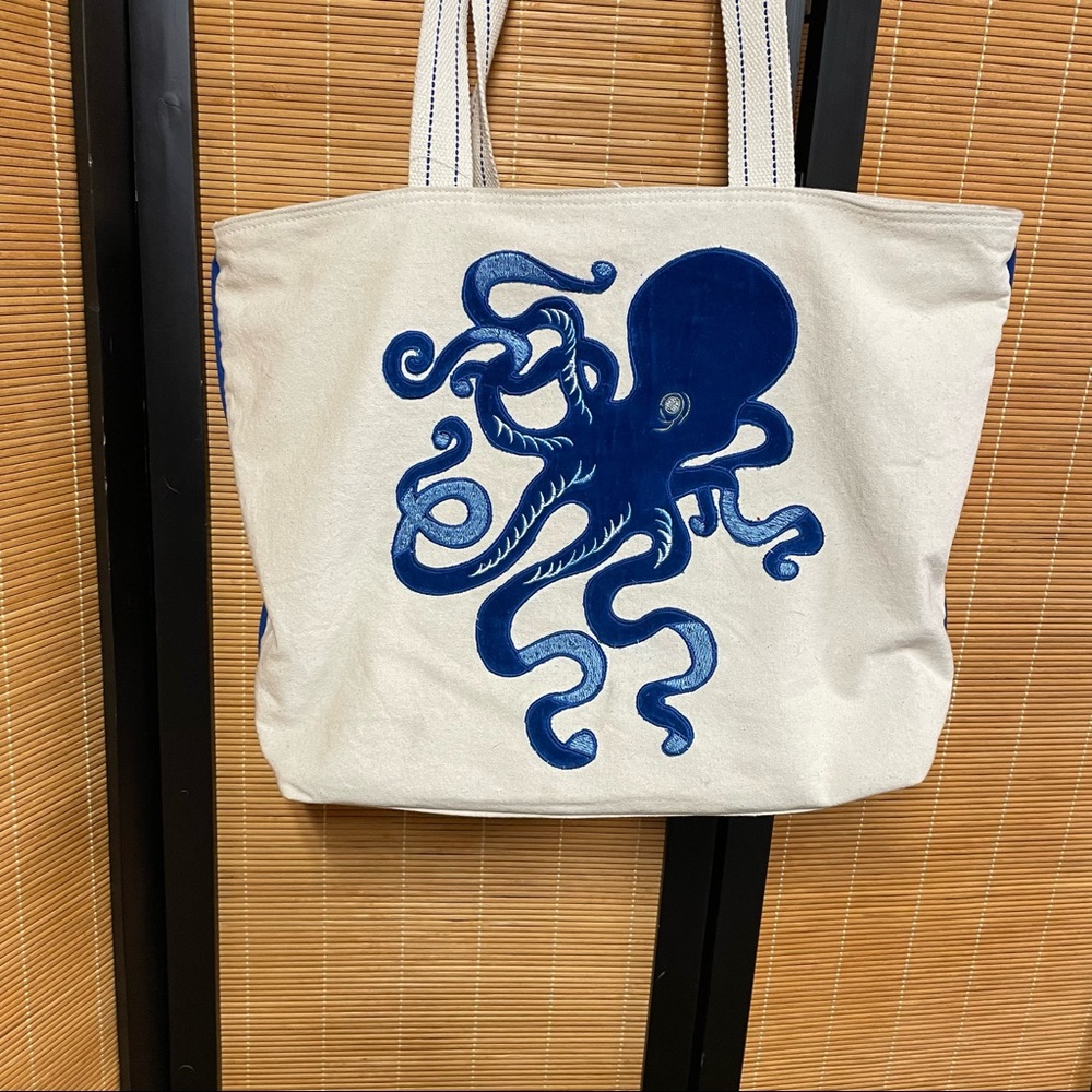 Canvas beach bag with embroidered octopus
